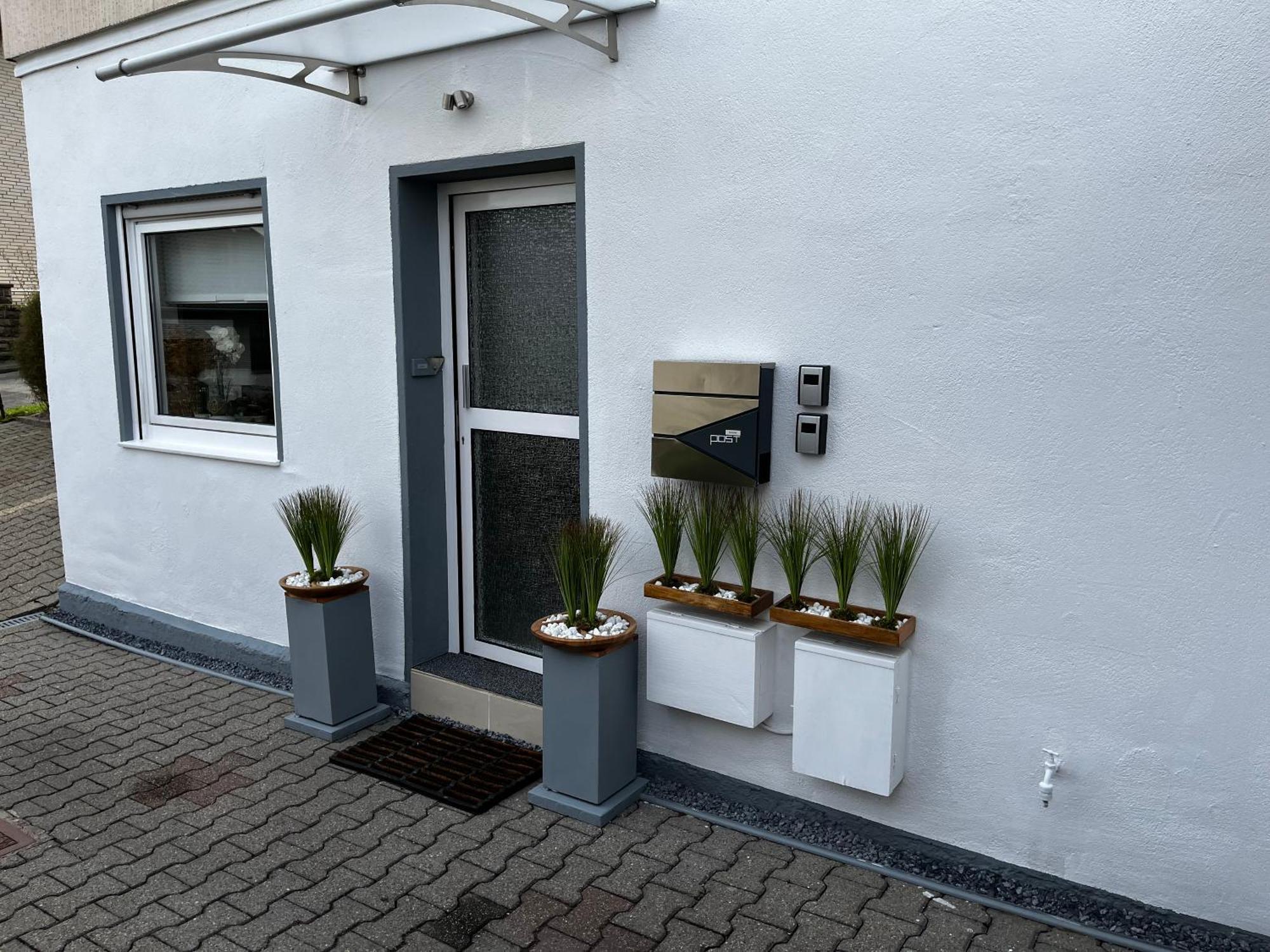 Beste Lage In Bochum Sehr Hochwertige, Individuelle Wohnung Als Hotelalternative Mit Suedterrasse, Pkw-Stellplatz, Wallbox U.V.M. Dış mekan fotoğraf